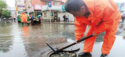 昆明市雨污分流工程：被管道围困的地面